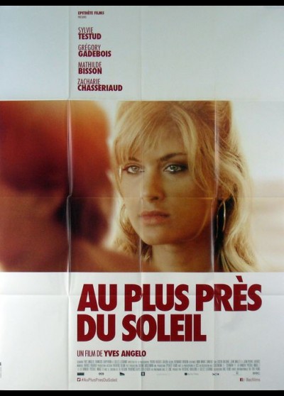 affiche du film AU PLUS PRES DU SOLEIL