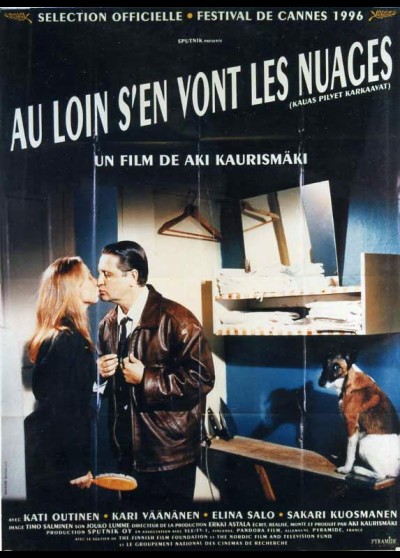 affiche du film AU LOIN S'EN VONT LES NUAGES