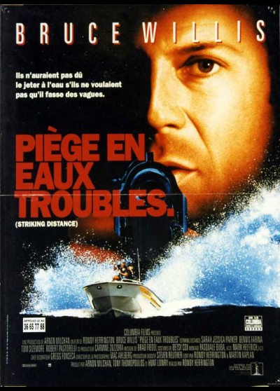 affiche du film PIEGE EN EAUX TROUBLES